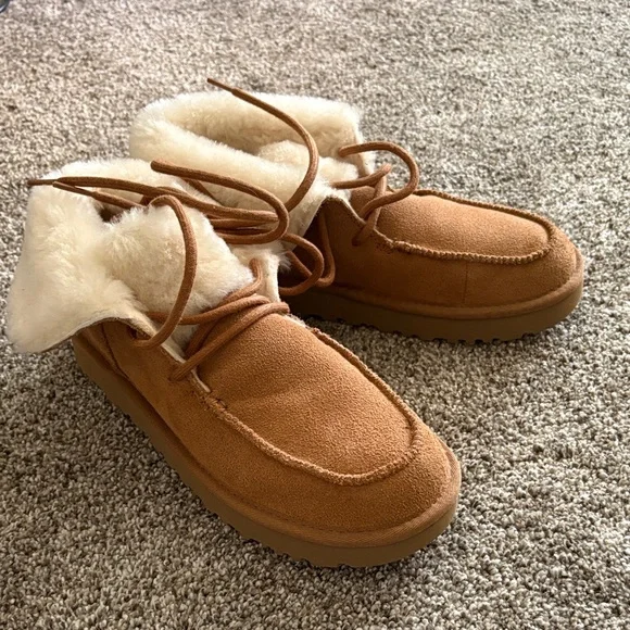UGG Tan Boots with Cream Fur Lining - Picture 3 of 4